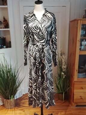 Women With Control (Attitudes By Renee) Printed Yummy Jersey Maxi Dress